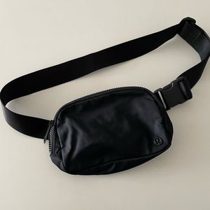 Lululemon everywhere belt bag